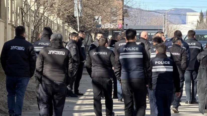 პოლიციის მობილიზება საქალაქო სასამართლოსთან