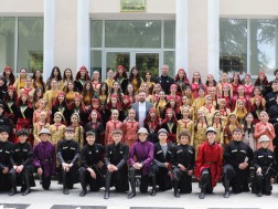 ონის მუნიციპალიტეტში ეროვნული სამოსის დღე საზეიმო მსვლელობით აღინიშნა.