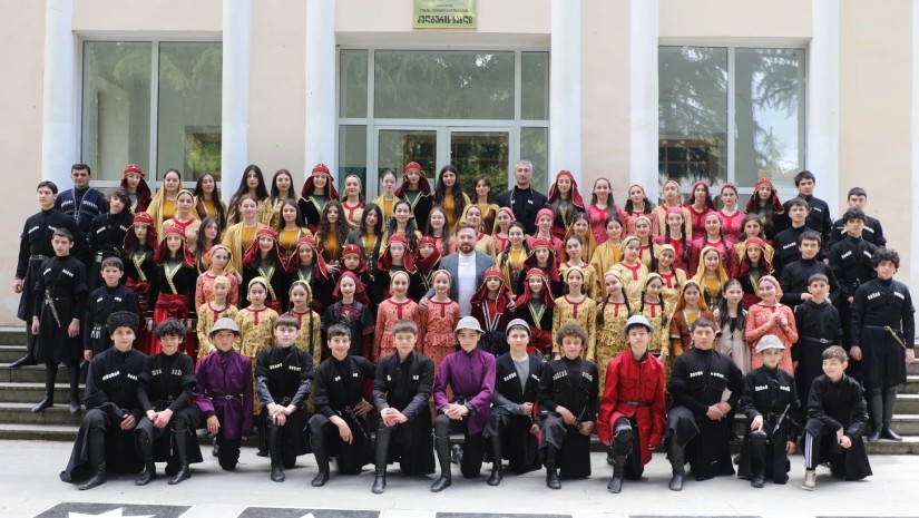 ონის მუნიციპალიტეტში ეროვნული სამოსის დღე საზეიმო მსვლელობით აღინიშნა.