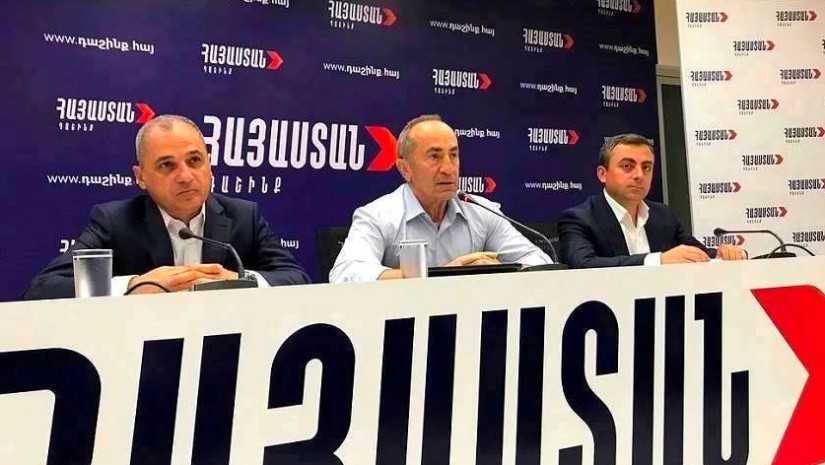რობერტ ქოჩარიანი
