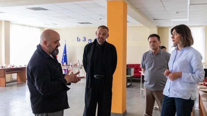 თინათინ ნიბლოშვილი
