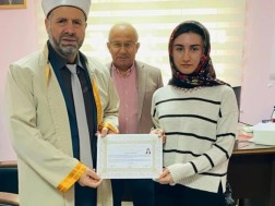 ბათუმელმა გოგომ ისლამი მიიღო ბათუმელმა გოგომ ისლამი მიიღო