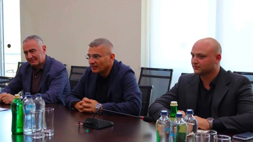 მდინარაძე
