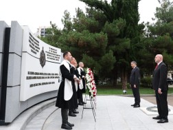 დაღუპული პოლიციელების მემორიალი გვირგვინით შეამკეს