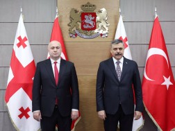 საქართველოს შინაგან საქმეთა მინისტრმა სულხან თამაზაშვილმა თურქ კოლეგას შინაგან საქმეთა სამინისტროში უმასპინძლა საქართველოს შინაგან საქმეთა მინისტრმა სულხან თამაზაშვილმა თურქ კოლეგას შინაგან საქმეთა სამინისტროში უმასპინძლა