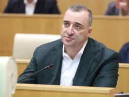 რატი იონათამიშვილი