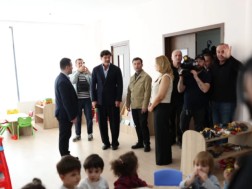 თბილისის მერმა სამგორის რაიონში ახალი საბავშვო ბაგა-ბაღი დაათვალიერა