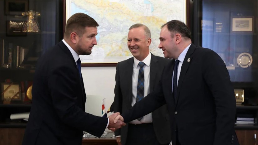ნიკოლოზ სამხარაძე დიდი ბრიტანეთის ელჩს და უკრაინის საქმეთა დროებით რწმუნებულს შეხვდა