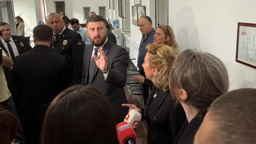 სიტყვიერი დაპირისპირება საკონსტიტუციო სასამართლოში